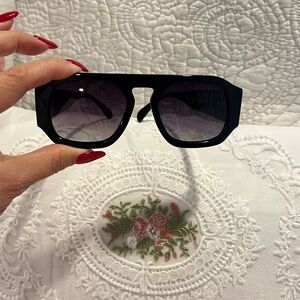 SOLD OUT -ANINE BING -Preston SunglassesNEW Timeless Design UV400 protection